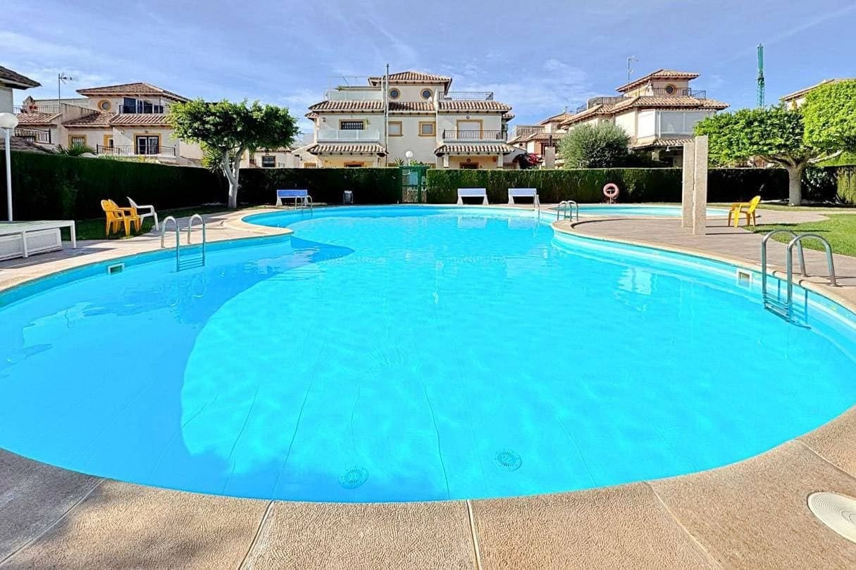 2 slaapkamer Huis te koop in Orihuela Costa met zwembad garage - € 189.000 (Ref: 9509793)