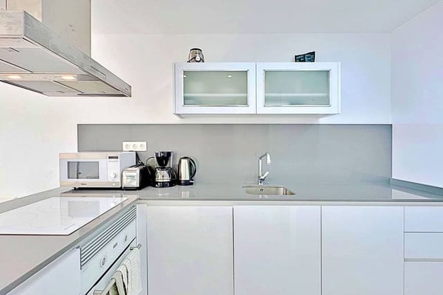 3 slaapkamer Huis te koop in Centro - Muelle Pesquero, Torrevieja met zwembad - € 339.000 (Ref: 9509794)