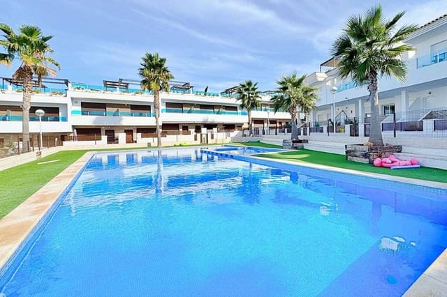 3 slaapkamer Huis te koop in Centro - Muelle Pesquero, Torrevieja met zwembad - € 339.000 (Ref: 9509794)