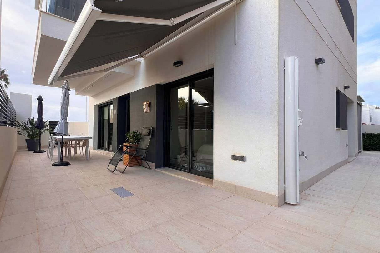 2 soveværelse Lejlighed til salg i La Mata med swimmingpool garage - € 295.000 (Ref: 9509800)