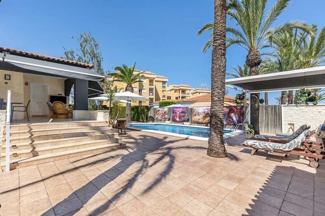 4 slaapkamer Villa te koop in Punta Prima, Torrevieja met zwembad garage - € 735.000 (Ref: 9509845)