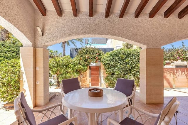 4 slaapkamer Villa te koop in Punta Prima, Torrevieja met zwembad - € 749.900 (Ref: 9509857)