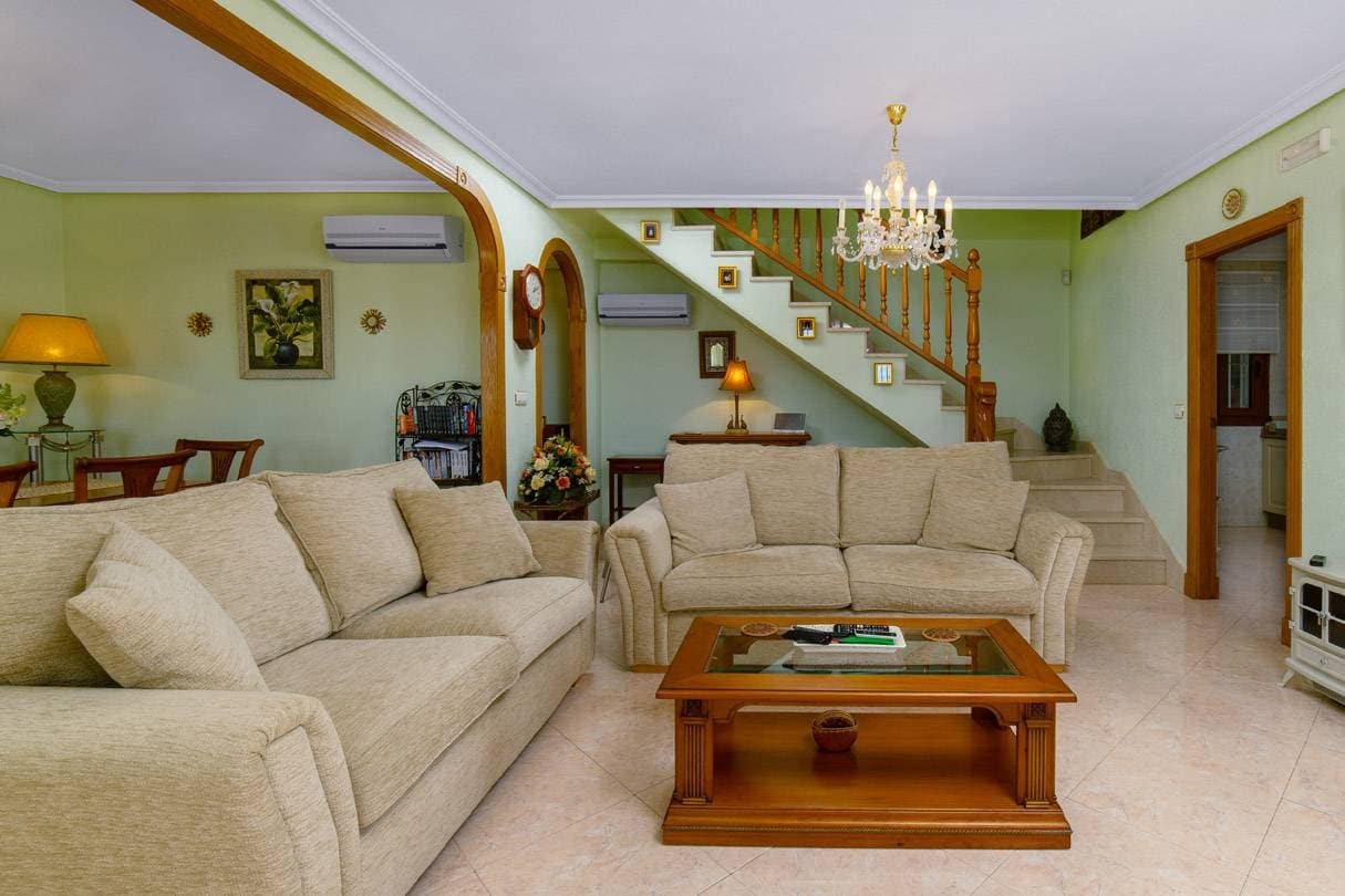 2 soveværelse Villa til salg i Torrevieja med swimmingpool garage - € 290.000 (Ref: 9509885)