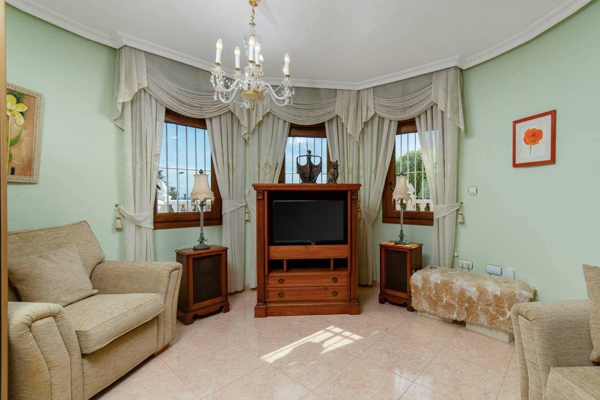 2 soveværelse Villa til salg i Torrevieja med swimmingpool garage - € 290.000 (Ref: 9509885)