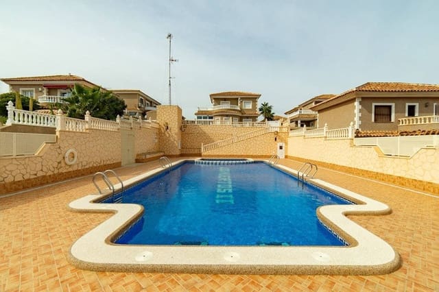 2 soverom Villa til salgs i Torrevieja med svømmebasseng garasje - € 290 000 (Ref: 9509885)