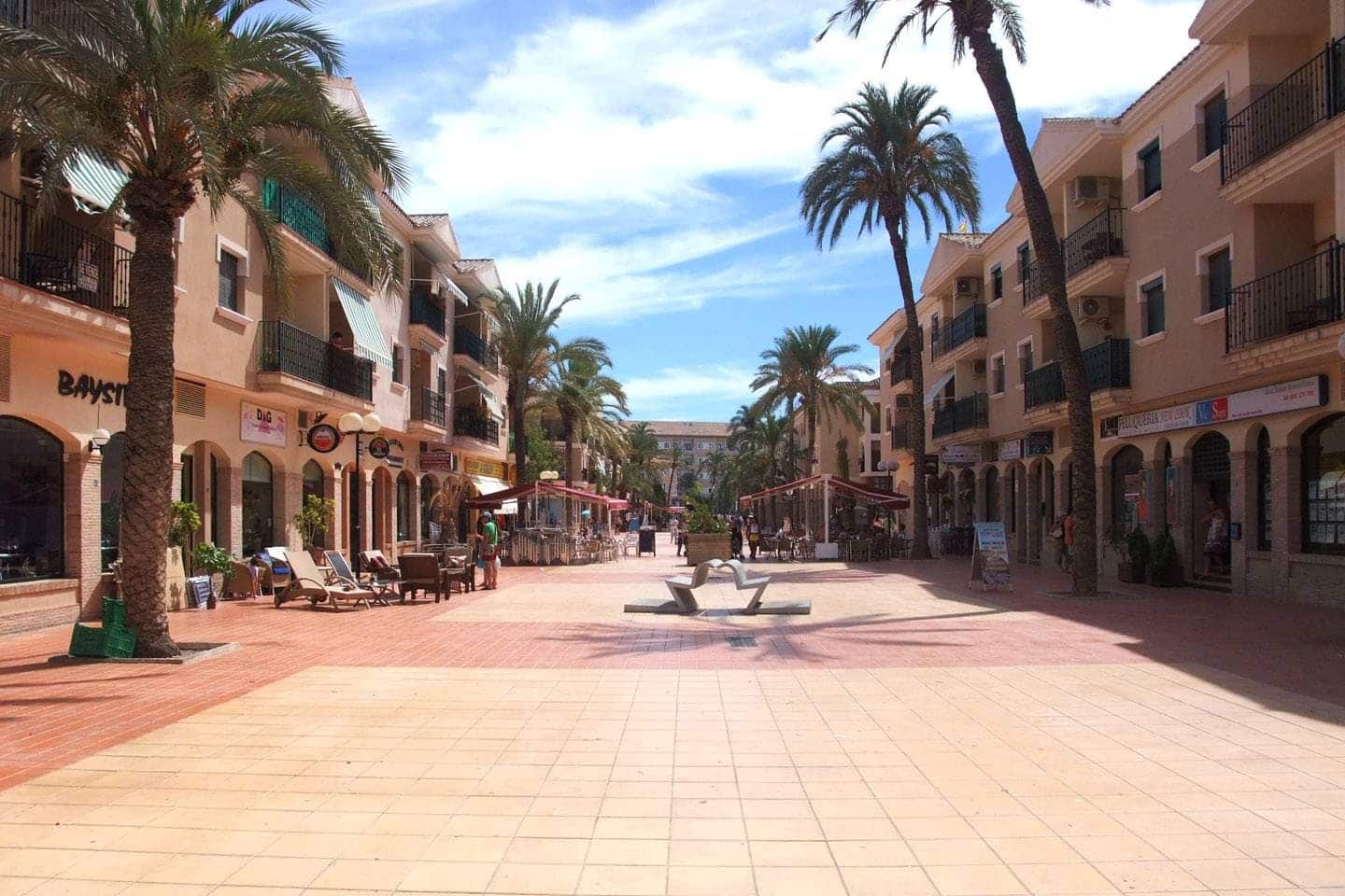 Apartamento de 3 habitaciones en Los Alcázares en venta con piscina garaje - 399.900 € (Ref: 9509886)