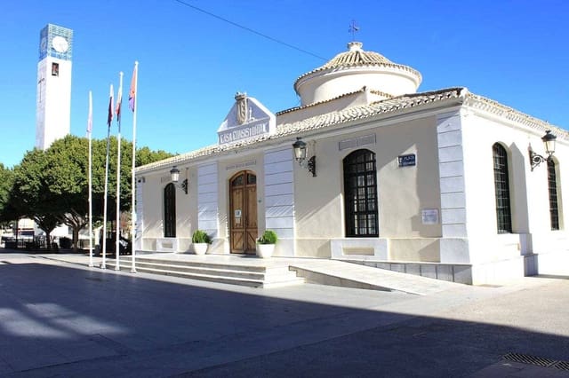 2 slaapkamer Villa te koop in Centro, Los Alcázares met zwembad garage - € 279.900 (Ref: 9509887)