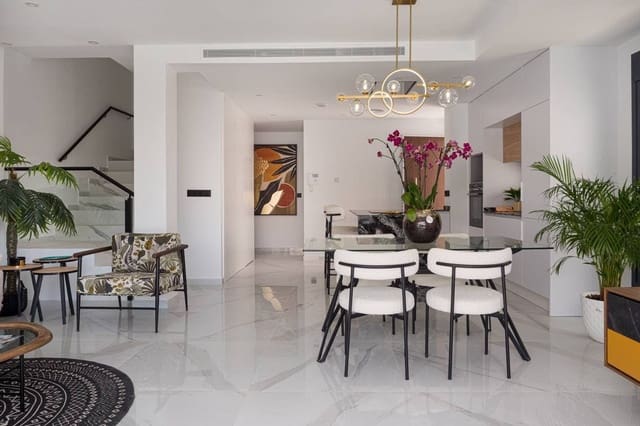 3 quarto Moradia para venda em San Pedro del Pinatar ciudad, San Pedro del Pinatar com piscina garagem - 465 000 € (Ref: 9509952)