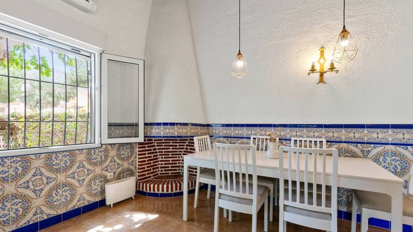 3 bedroom Villa for sale in Torrevieja with garage - € 430,000 (Ref: 9509969)