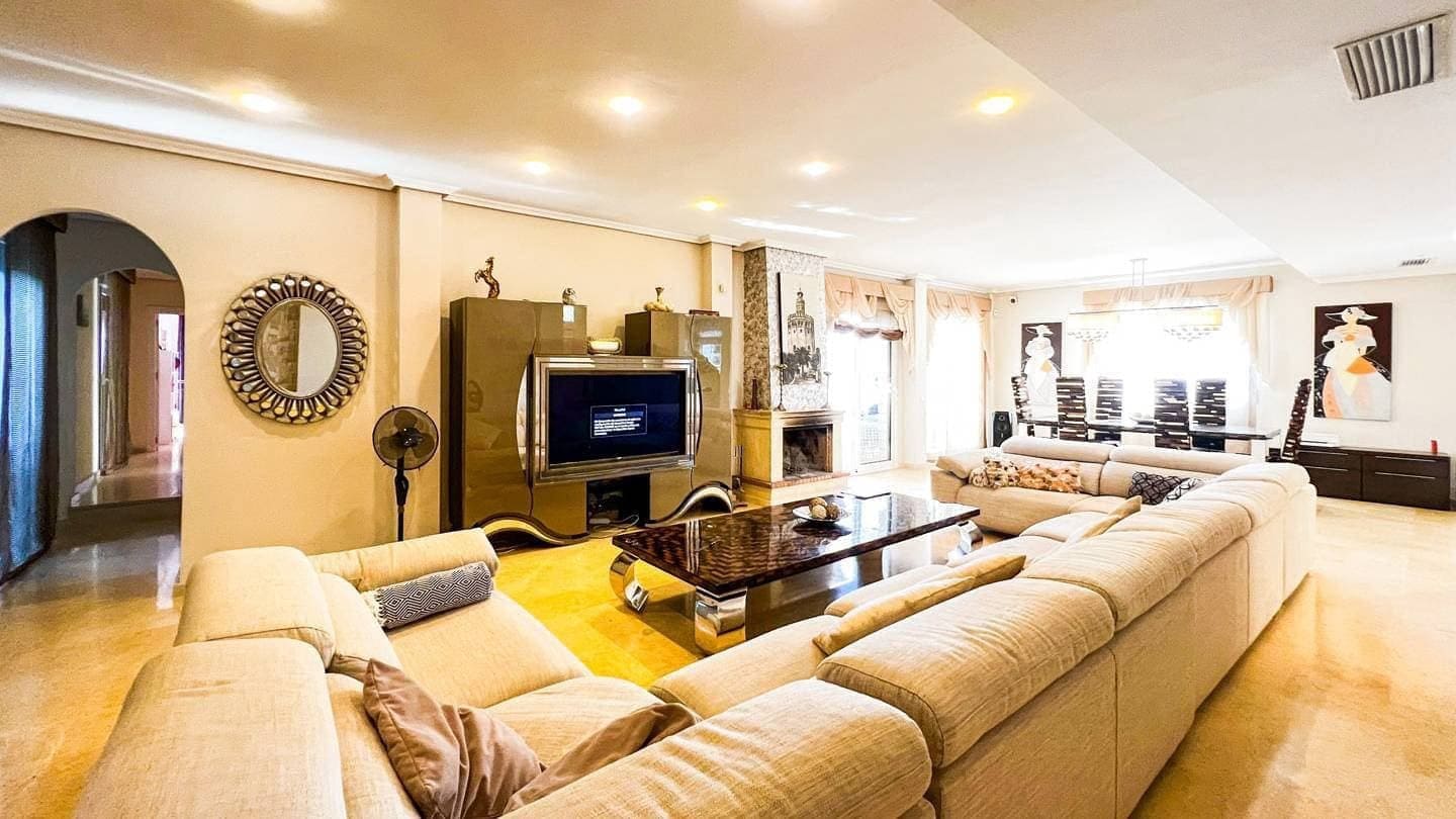 5 slaapkamer Villa te koop in La Mata met zwembad garage - € 1.170.000 (Ref: 9509970)