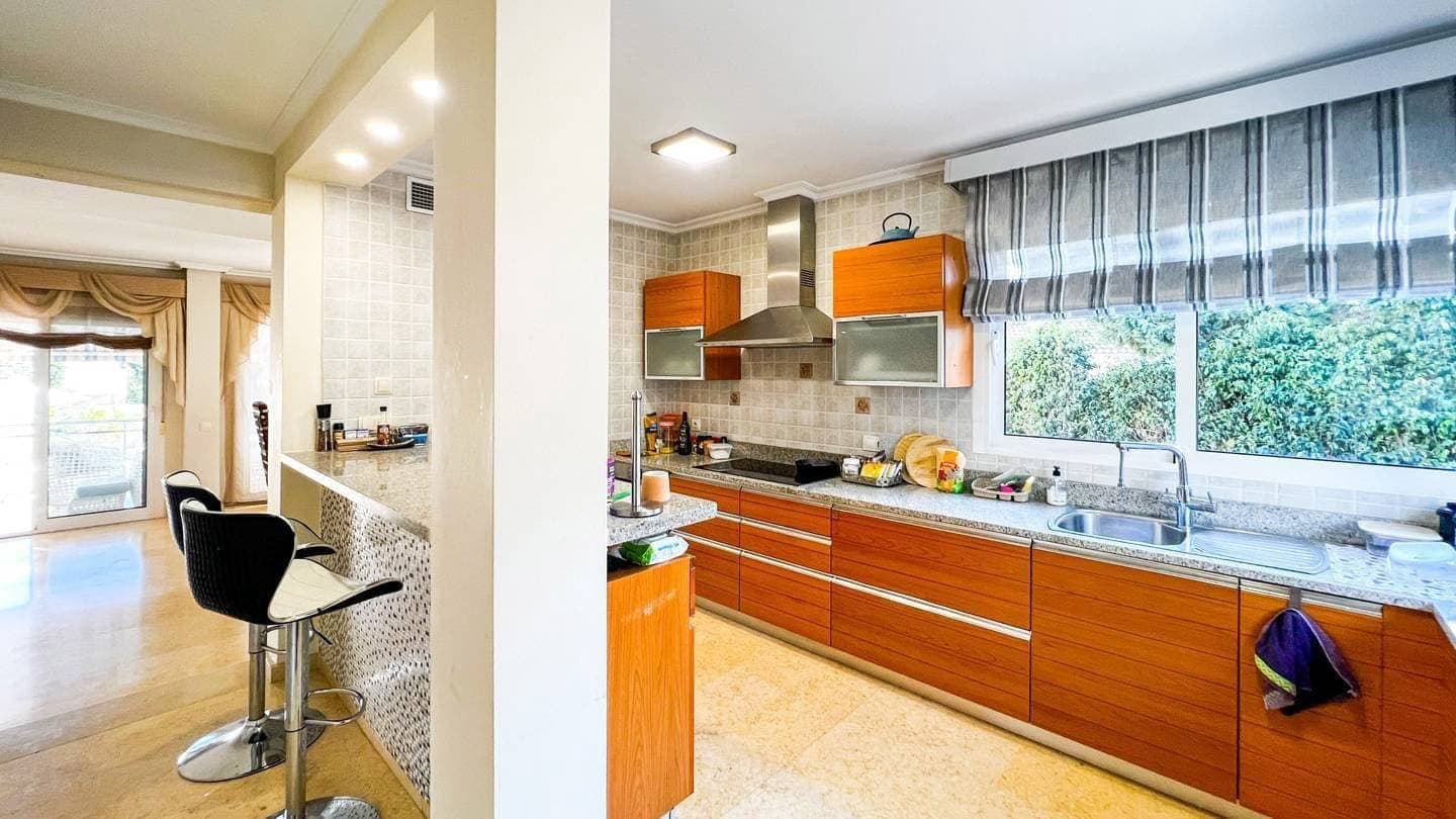 5 slaapkamer Villa te koop in La Mata met zwembad garage - € 1.170.000 (Ref: 9509970)