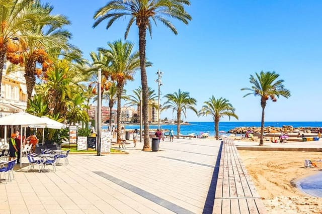 3 chambre Appartement à vendre à Centro - Muelle Pesquero, Torrevieja avec piscine - 329 000 € (Ref: 9590460)