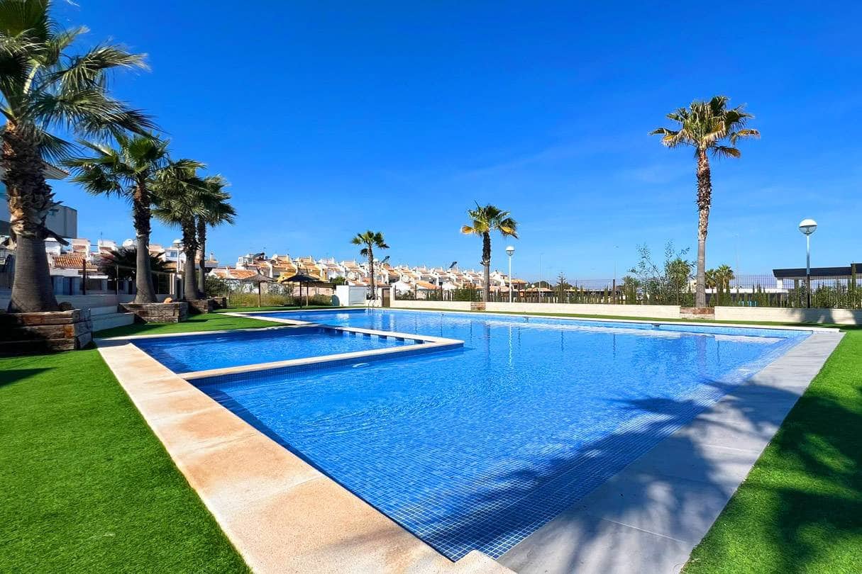 Casa de 3 habitaciones en Torrevieja en venta con garaje - 299.000 € (Ref: 9645955)