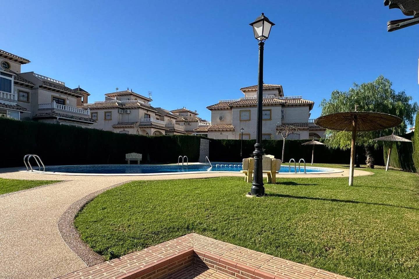 2 soveværelse Byhus til salg i Orihuela Costa med swimmingpool - € 229.900 (Ref: 9687495)