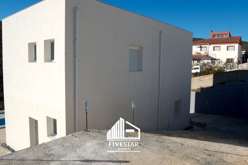 5 soveværelse Villa til salg i Turis med swimmingpool garage - € 245.000 (Ref: 7945002)