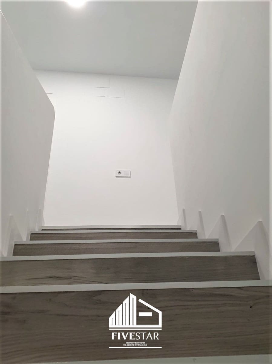 5 soveværelse Villa til salg i Turis med swimmingpool garage - € 245.000 (Ref: 7945002)