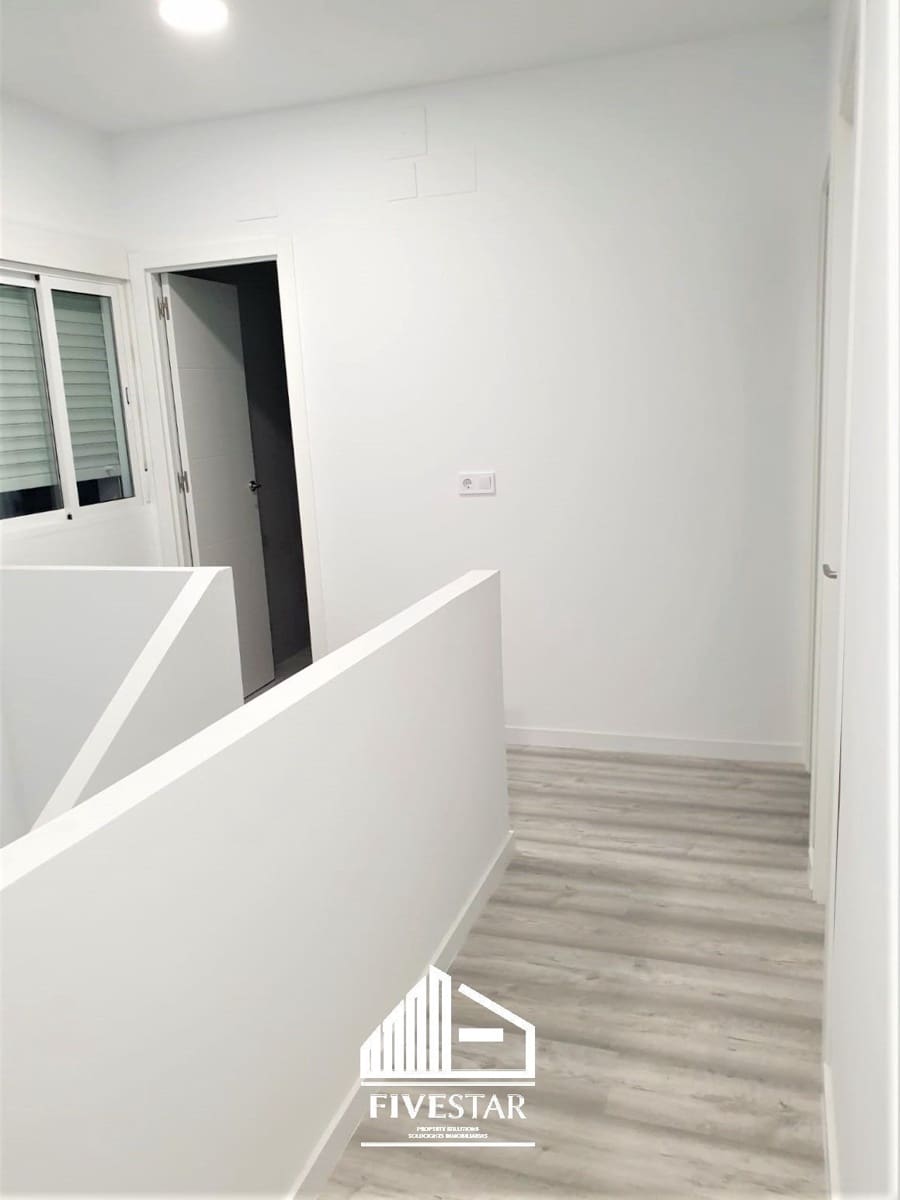 5 soveværelse Villa til salg i Turis med swimmingpool garage - € 245.000 (Ref: 7945002)