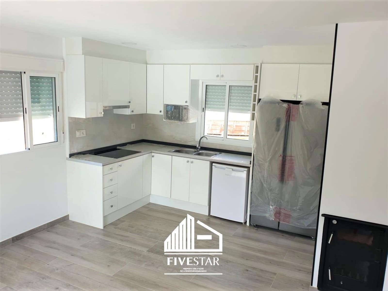 5 soveværelse Villa til salg i Turis med swimmingpool garage - € 245.000 (Ref: 7945002)