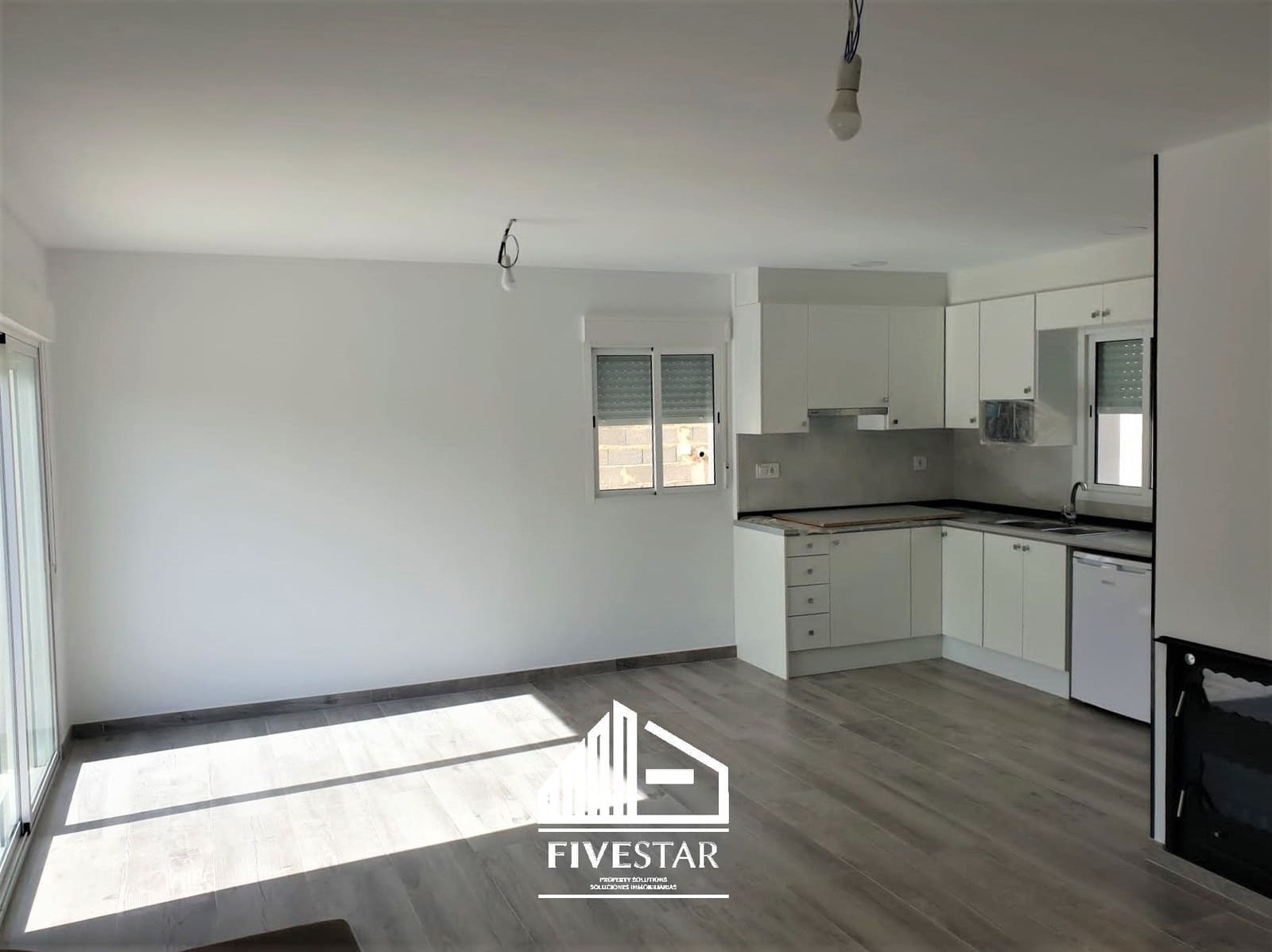 5 soveværelse Villa til salg i Turis med swimmingpool garage - € 245.000 (Ref: 7945002)