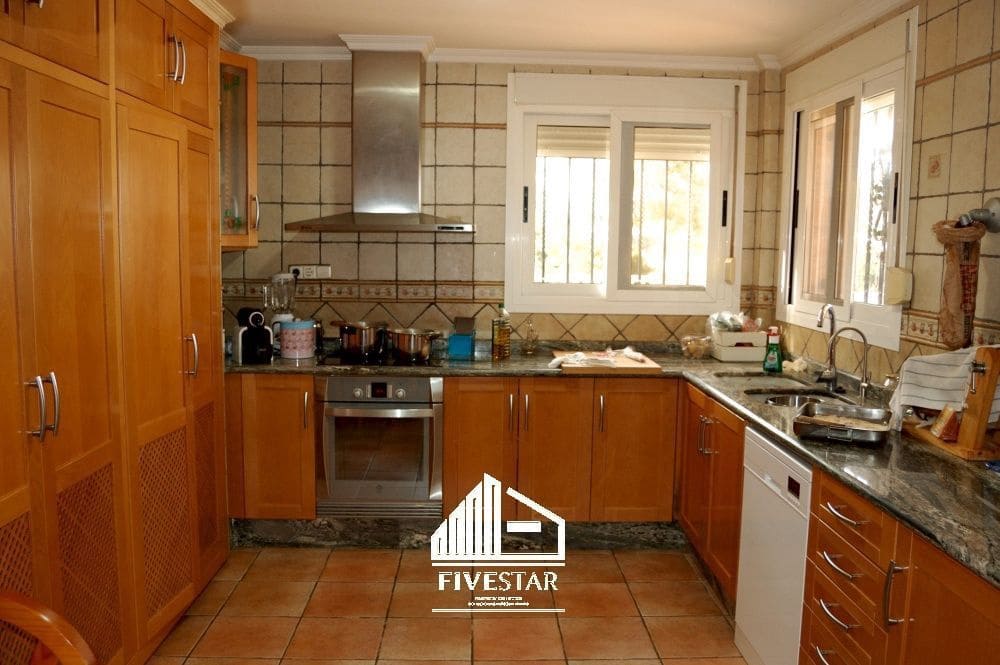 6 soveværelse Villa til salg i Genoves med swimmingpool garage - € 385.000 (Ref: 8253126)