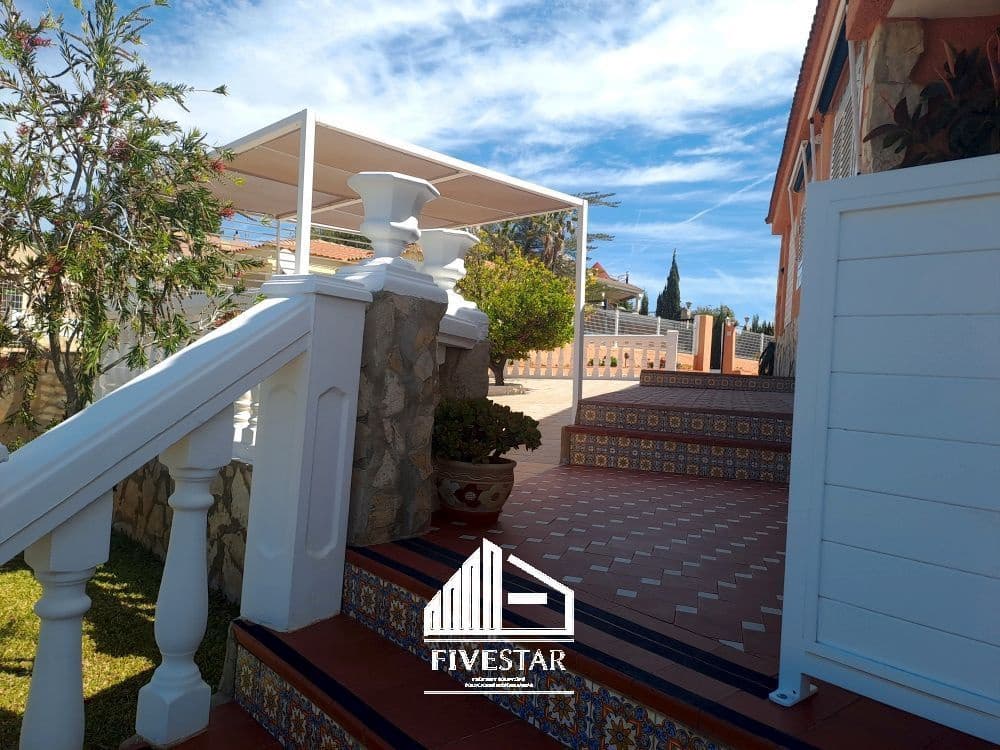 4 soveværelse Villa til salg i Turis med swimmingpool garage - € 315.000 (Ref: 8307841)