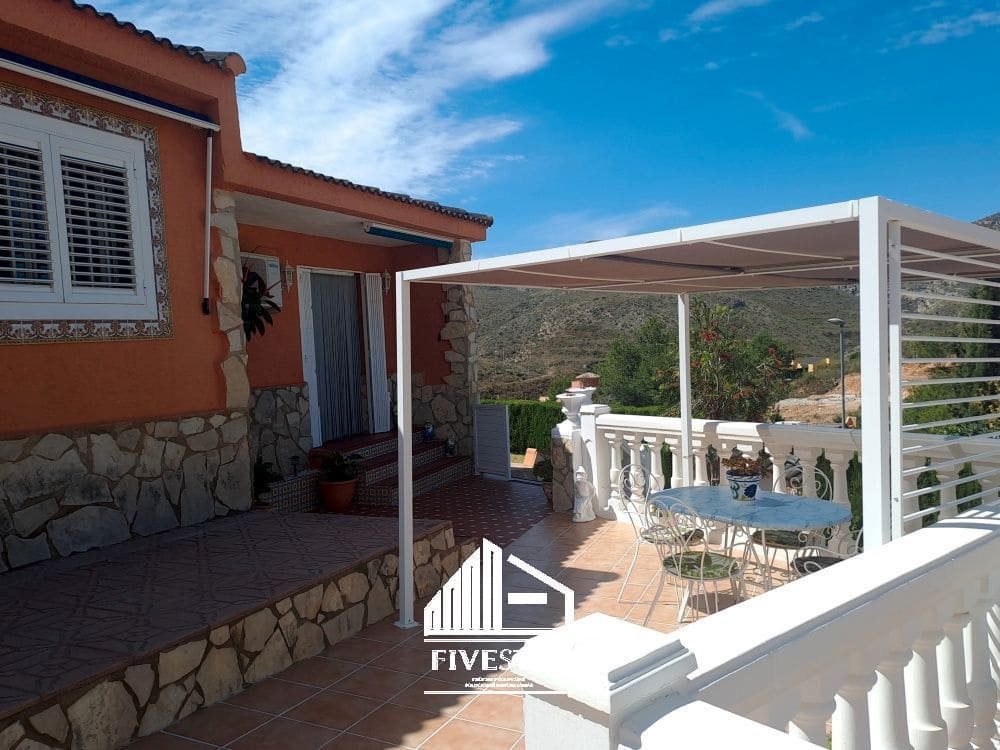 4 soveværelse Villa til salg i Turis med swimmingpool garage - € 315.000 (Ref: 8307841)