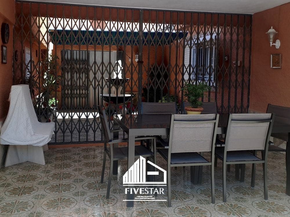 4 soveværelse Villa til salg i Turis med swimmingpool garage - € 315.000 (Ref: 8307841)