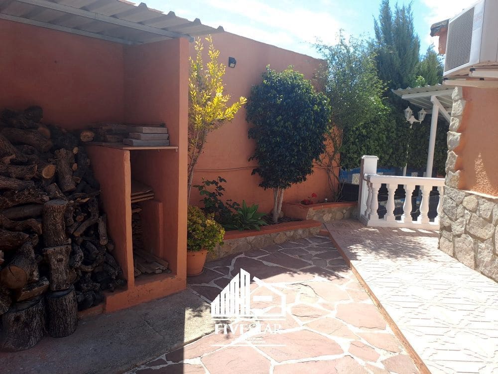 4 soveværelse Villa til salg i Turis med swimmingpool garage - € 315.000 (Ref: 8307841)