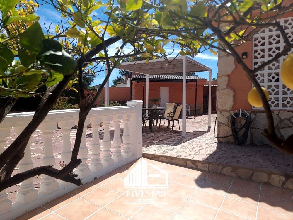 4 soveværelse Villa til salg i Turis med swimmingpool garage - € 315.000 (Ref: 8307841)