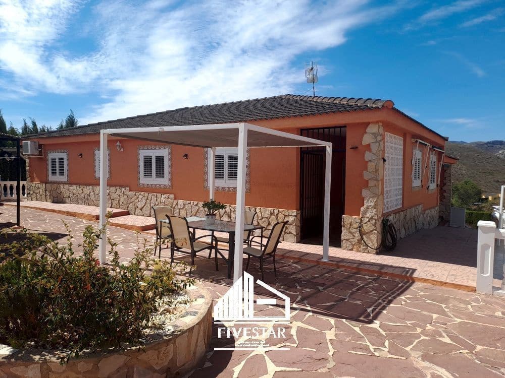 4 soveværelse Villa til salg i Turis med swimmingpool garage - € 315.000 (Ref: 8307841)