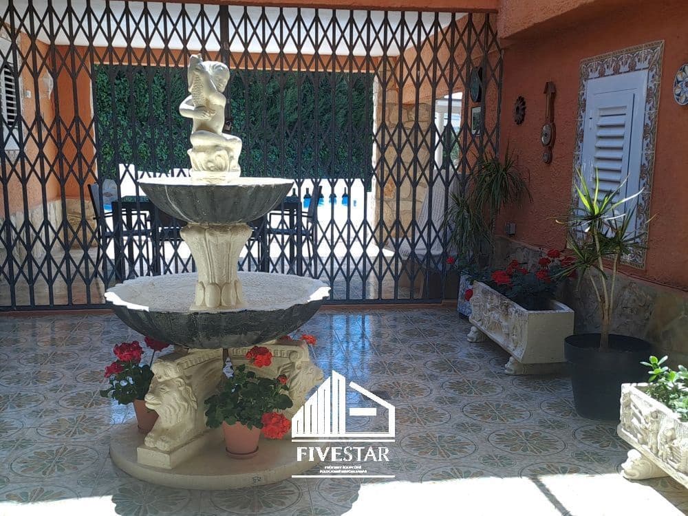 4 soveværelse Villa til salg i Turis med swimmingpool garage - € 315.000 (Ref: 8307841)