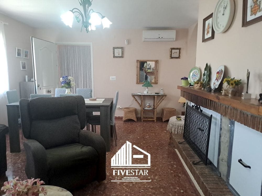 4 makuuhuone Huvila myytävänä paikassa Turis mukana uima-altaan 
autotalli - 315 000 € (Ref: 8307841)