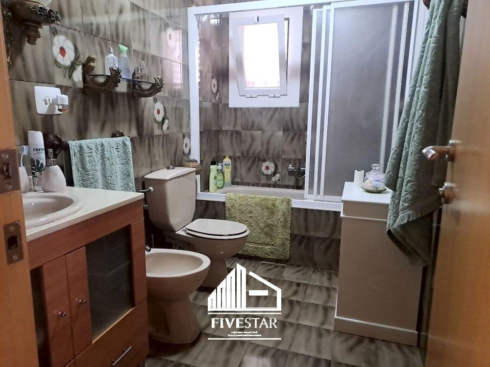 4 makuuhuone Huvila myytävänä paikassa Turis mukana uima-altaan 
autotalli - 315 000 € (Ref: 8307841)