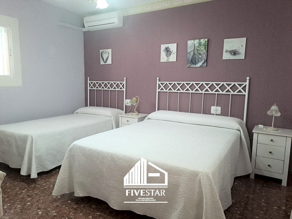 4 makuuhuone Huvila myytävänä paikassa Turis mukana uima-altaan 
autotalli - 315 000 € (Ref: 8307841)