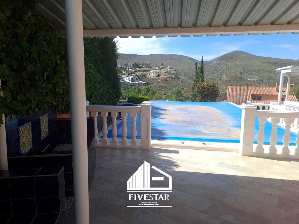 4 makuuhuone Huvila myytävänä paikassa Turis mukana uima-altaan 
autotalli - 315 000 € (Ref: 8307841)