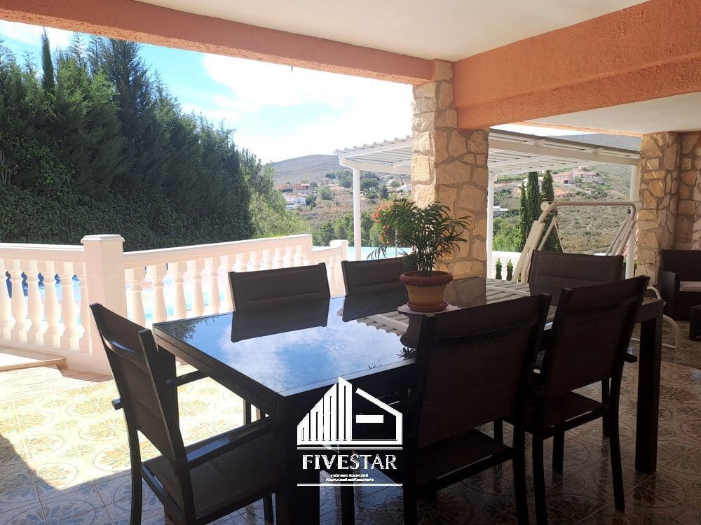 4 makuuhuone Huvila myytävänä paikassa Turis mukana uima-altaan 
autotalli - 315 000 € (Ref: 8307841)