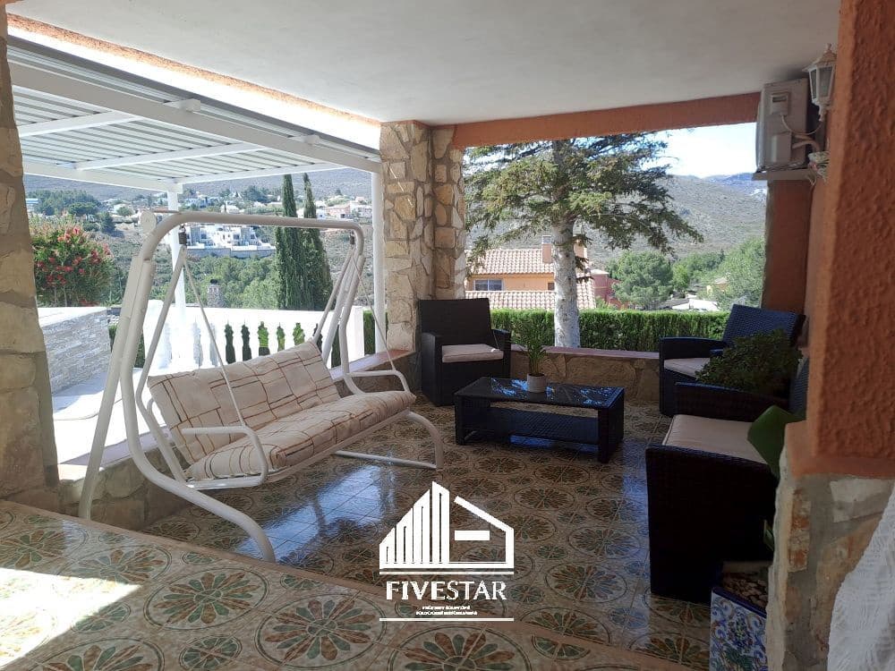 4 makuuhuone Huvila myytävänä paikassa Turis mukana uima-altaan 
autotalli - 315 000 € (Ref: 8307841)