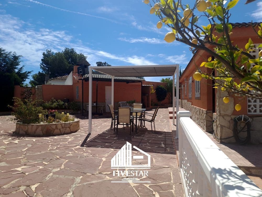 4 makuuhuone Huvila myytävänä paikassa Turis mukana uima-altaan 
autotalli - 315 000 € (Ref: 8307841)