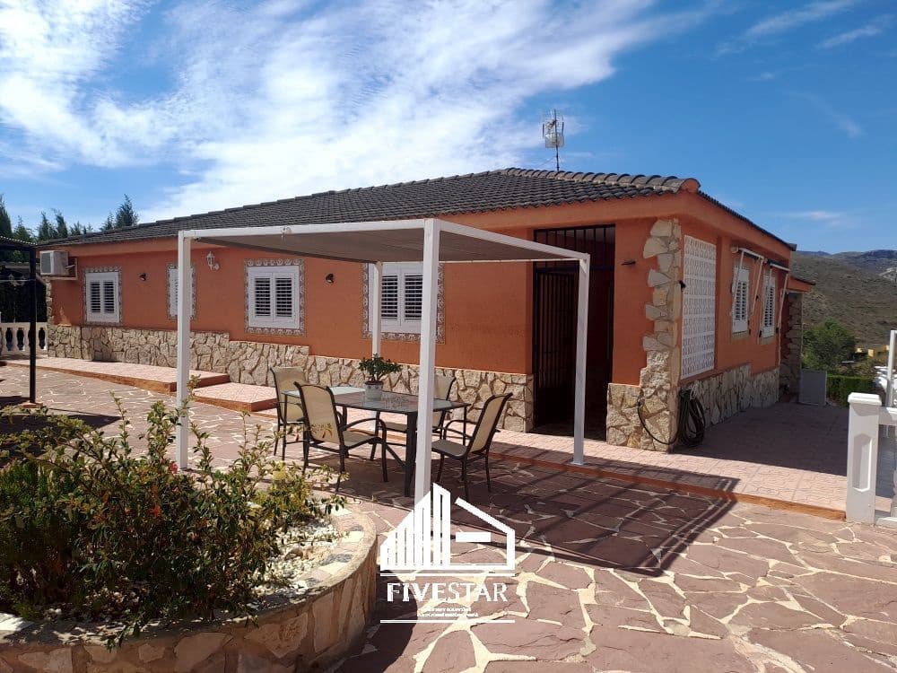 4 makuuhuone Huvila myytävänä paikassa Turis mukana uima-altaan 
autotalli - 315 000 € (Ref: 8307841)