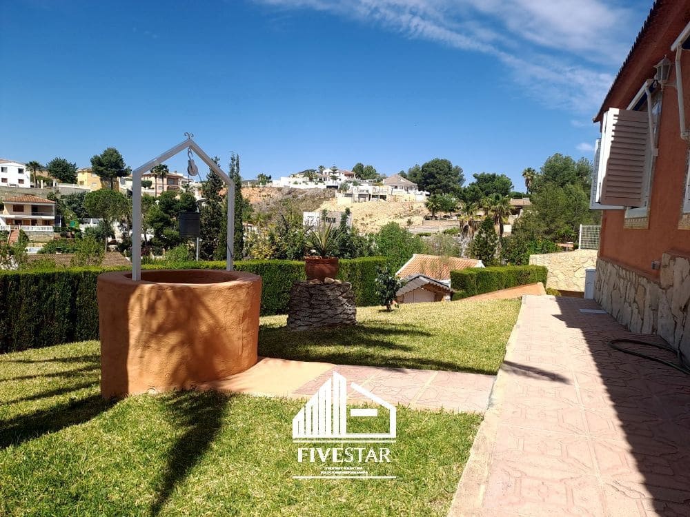 4 makuuhuone Huvila myytävänä paikassa Turis mukana uima-altaan 
autotalli - 315 000 € (Ref: 8307841)