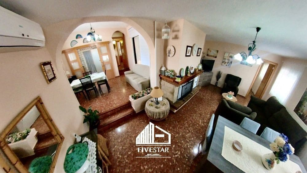 4 makuuhuone Huvila myytävänä paikassa Turis mukana uima-altaan 
autotalli - 315 000 € (Ref: 8307841)