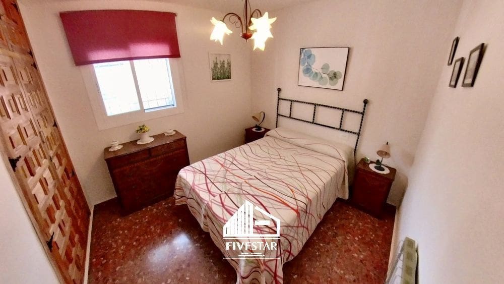 4 makuuhuone Huvila myytävänä paikassa Turis mukana uima-altaan 
autotalli - 315 000 € (Ref: 8307841)