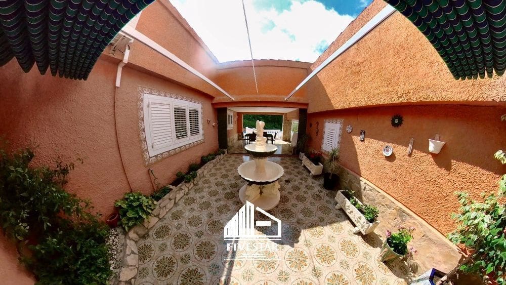 4 makuuhuone Huvila myytävänä paikassa Turis mukana uima-altaan 
autotalli - 315 000 € (Ref: 8307841)