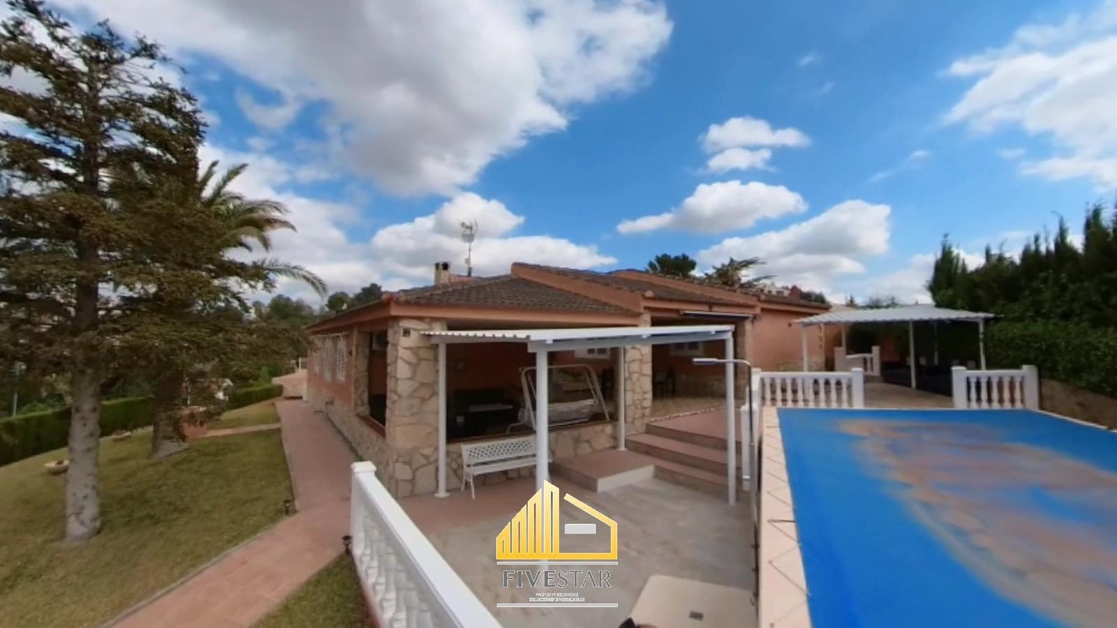 4 makuuhuone Huvila myytävänä paikassa Turis mukana uima-altaan 
autotalli - 315 000 € (Ref: 8307841)