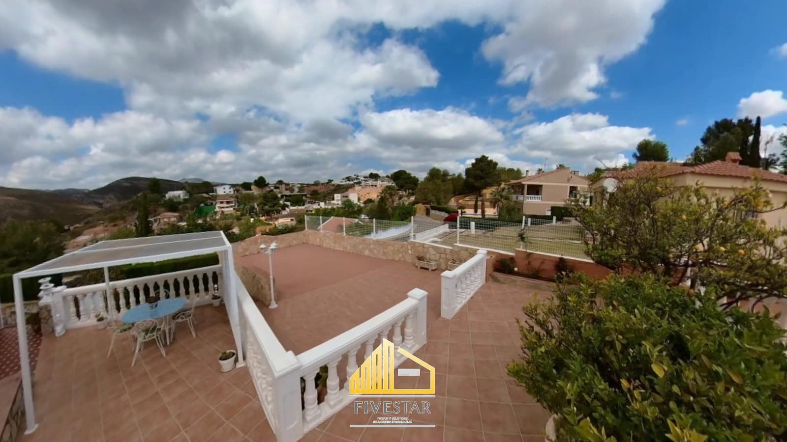 4 makuuhuone Huvila myytävänä paikassa Turis mukana uima-altaan 
autotalli - 315 000 € (Ref: 8307841)