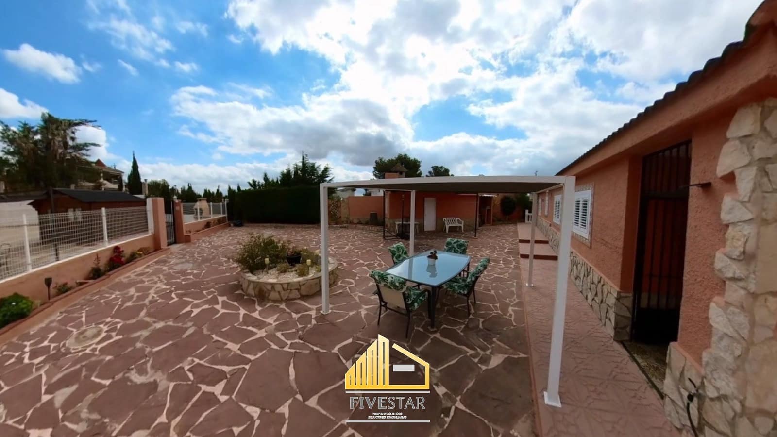 4 makuuhuone Huvila myytävänä paikassa Turis mukana uima-altaan 
autotalli - 315 000 € (Ref: 8307841)