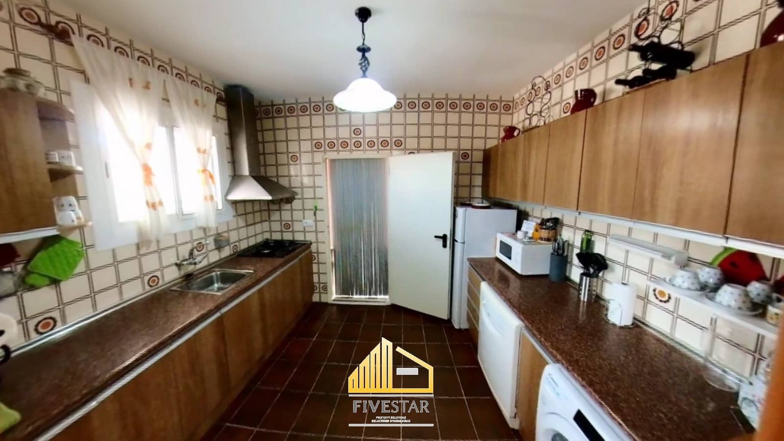 4 makuuhuone Huvila myytävänä paikassa Turis mukana uima-altaan 
autotalli - 315 000 € (Ref: 8307841)