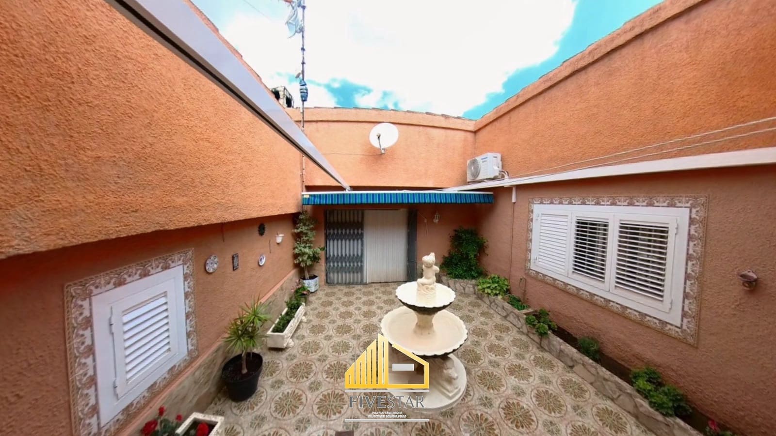 4 makuuhuone Huvila myytävänä paikassa Turis mukana uima-altaan 
autotalli - 315 000 € (Ref: 8307841)