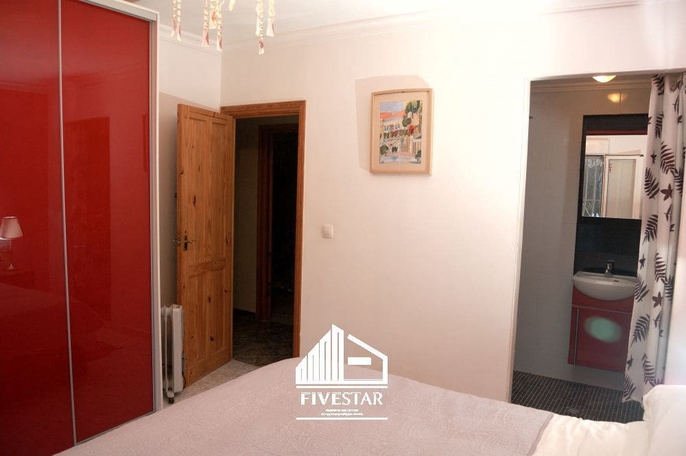 4 makuuhuone Huvila myytävänä paikassa Turis mukana uima-altaan 
autotalli - 260 000 € (Ref: 9041969)