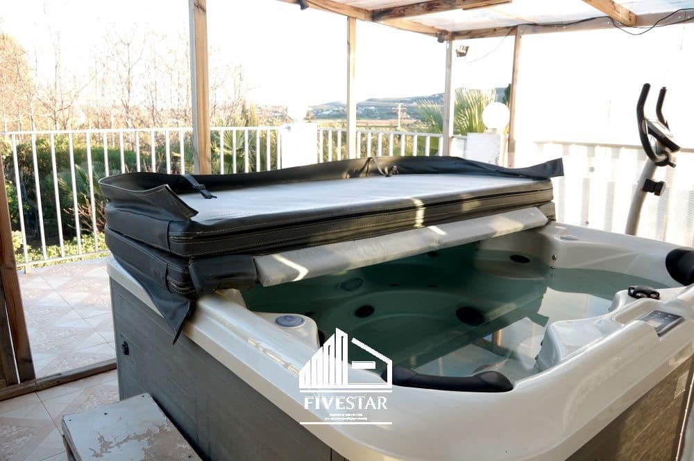 4 makuuhuone Huvila myytävänä paikassa Turis mukana uima-altaan 
autotalli - 260 000 € (Ref: 9041969)